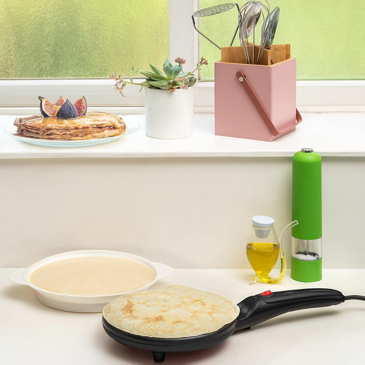 Black Electric Crepe Maker, 8" Portable Nonstick Crepe Pan